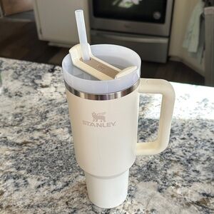 Stanley - The Quencher H2.0 Flowstate™ Tumbler | 40 OZ